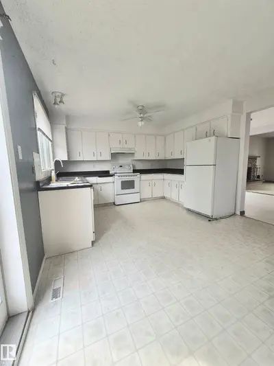 Interior photo 4 of 3801 33 AV