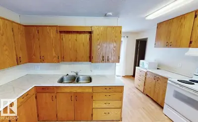 Interior photo 3 of 4708 47 AV