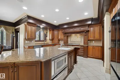 Interior photo 3 of 322 CALDWELL CL NW