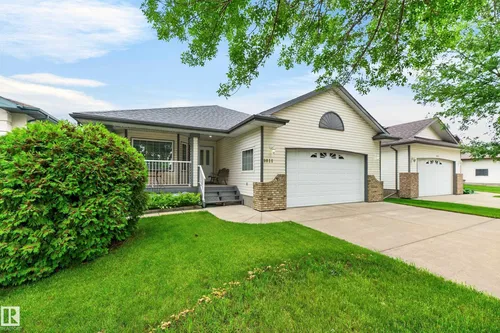 8011 164 AV NW, Edmonton - $459,900