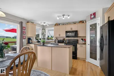 Interior photo 1 of 226 BROOKVIEW WY