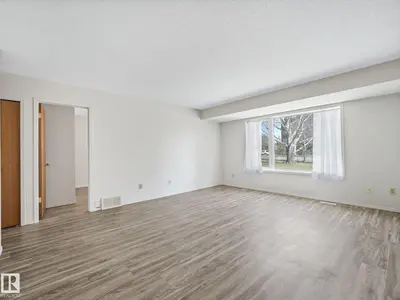 Interior photo 2 of 1521 62 ST NW