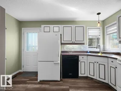 Interior photo 3 of 204 WESTMEWS DR NW
