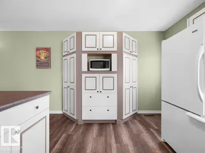 Interior photo 4 of 204 WESTMEWS DR NW