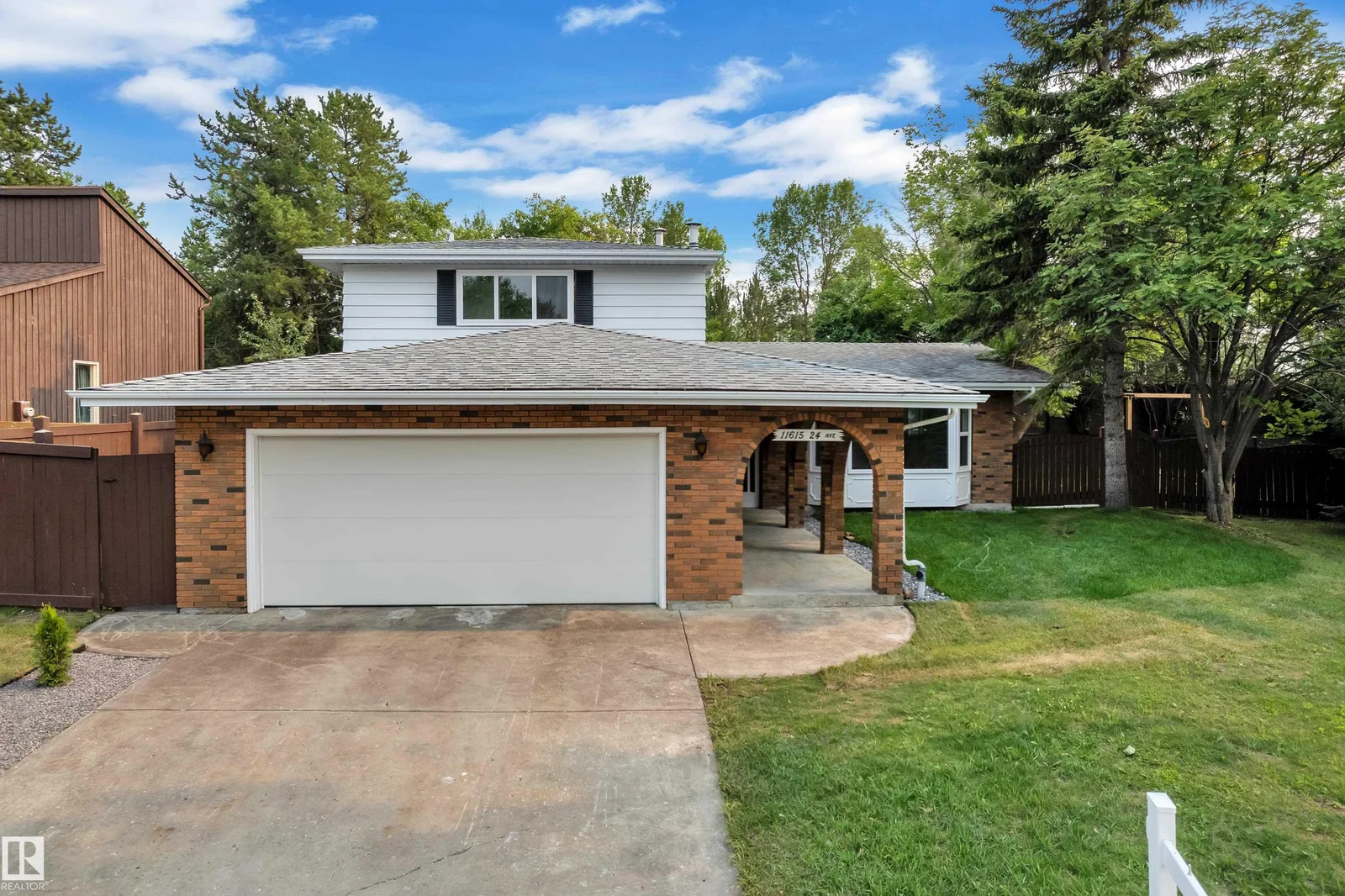 11615 24 AV NW, Edmonton - 4 bedroom Detached Single Family for sale