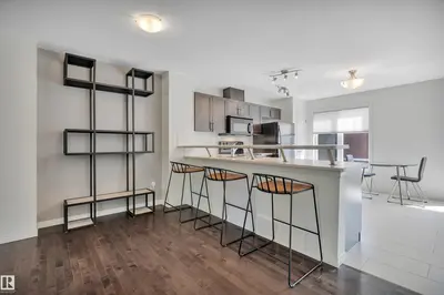 Interior photo 4 of 1633 Towne Centure BV NW