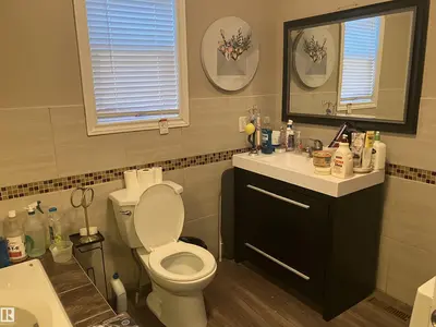 Interior photo 2 of 11724 88 ST NW