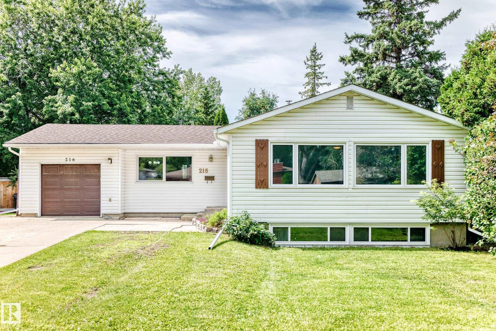 216 COTTONWOOD AV, Sherwood Park - 5 bedroom Detached Single Family for sale