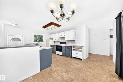 Interior photo 3 of 216 COTTONWOOD AV