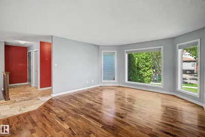 Interior photo 4 of 90 DUFFERIN ST