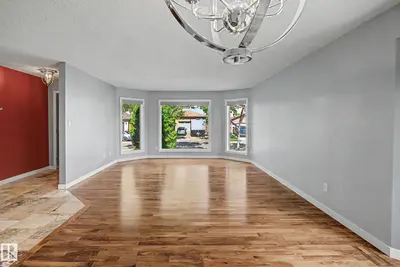 Interior photo 3 of 90 DUFFERIN ST