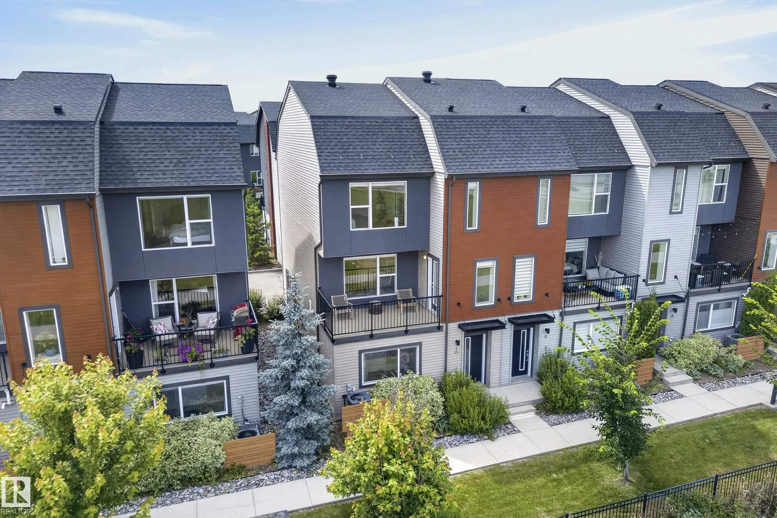 #10 1075 ROSENTHAL BV NW, Edmonton - 3 bedroom Townhouse for sale