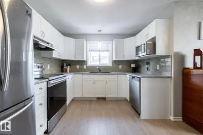 Interior photo 2 of 8 SUMMERLAND WY