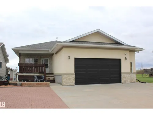 5019 48 AV, Chipman - $429,000
