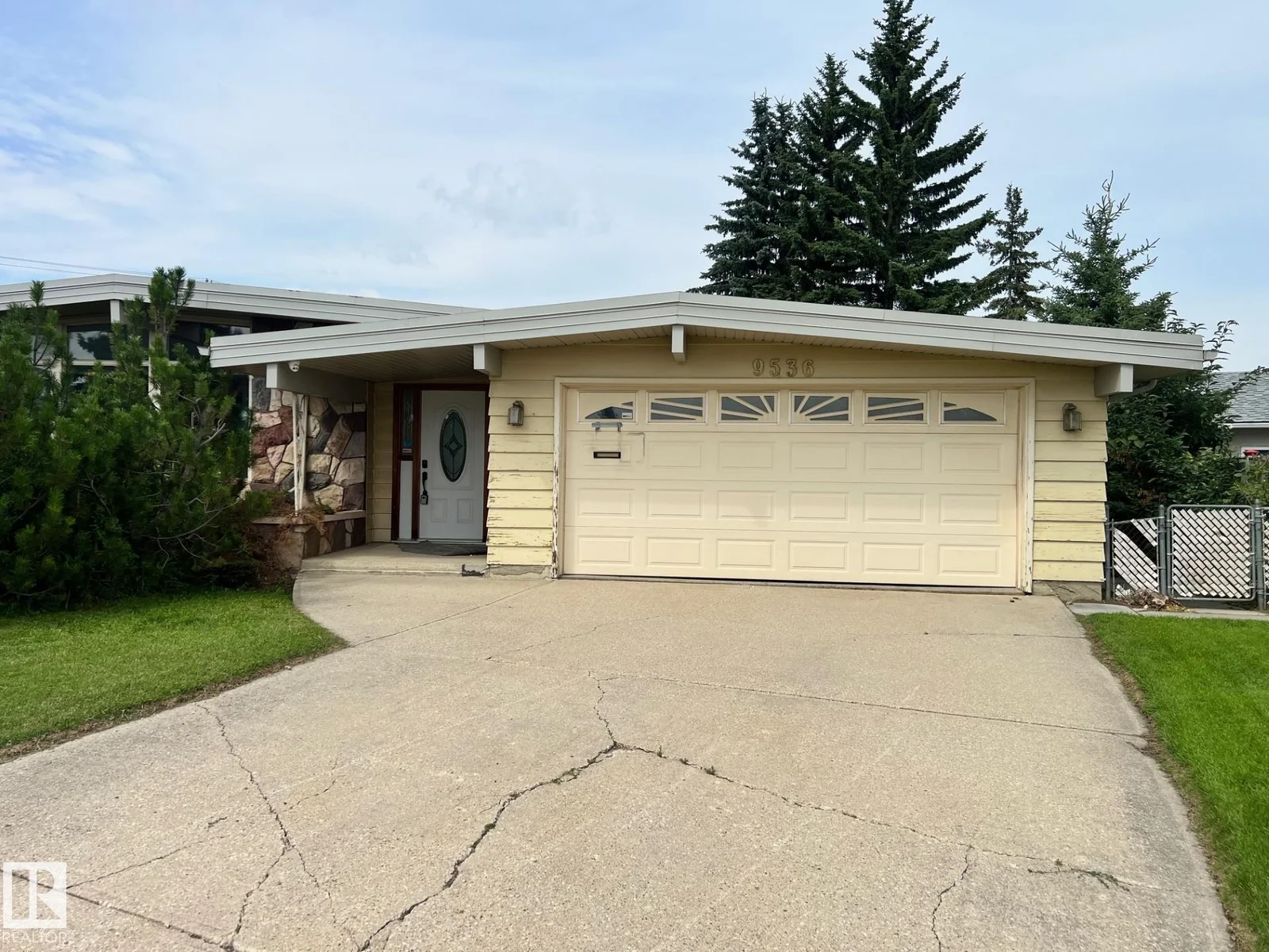 9536 151 AV NW, Edmonton - 4 bedroom Detached Single Family for sale