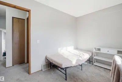 Interior photo 4 of 2107 40 ST NW