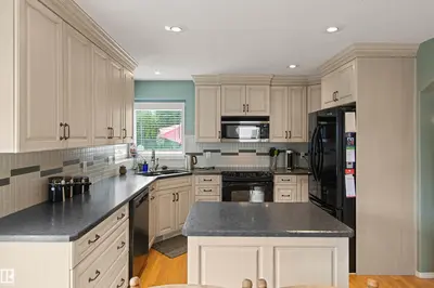 Interior photo 2 of 627 WOTHERSPOON CL NW