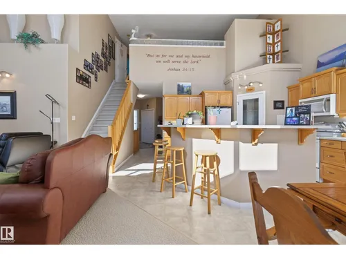 21 PIPESTONE DR, Devon - $571,999