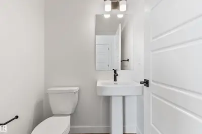 Interior photo 4 of 1068 MCLEOD AV