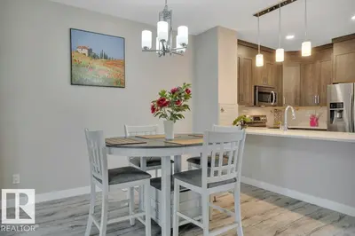 Interior photo 2 of 729 BERG LO