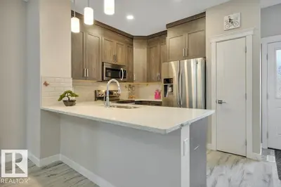 Interior photo 3 of 729 BERG LO