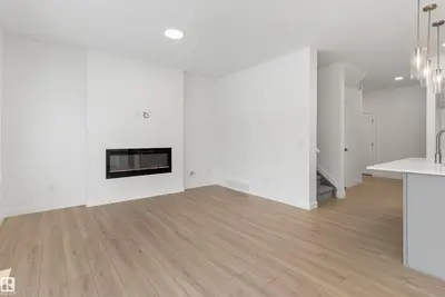 Interior photo 2 of 913 19 AV NW