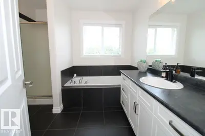 Interior photo 4 of 