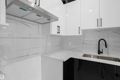 Interior photo 3 of 1523 208 ST NW