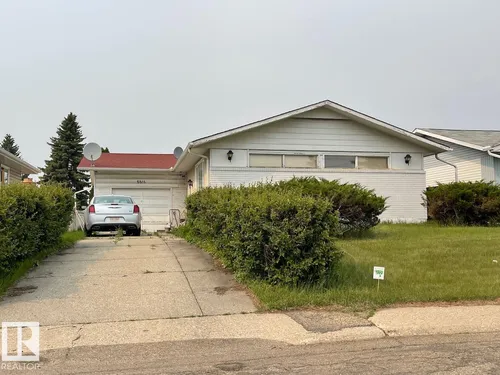8816 137 AV NW, Edmonton - $345,000