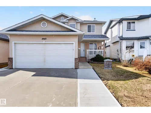 19019 49 AV NW, Edmonton - $474,900