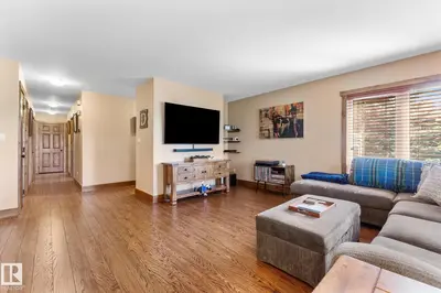 Interior photo 4 of 804 GRAYBRIAR GR