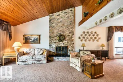 Interior photo 1 of 23 WENTWORTH CR