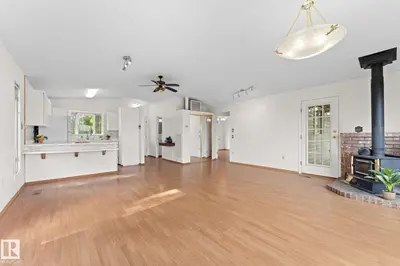 Interior photo 4 of #274 52343 RGE ROAD 211