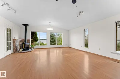 Interior photo 2 of #274 52343 RGE ROAD 211