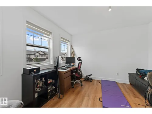 5964 164 AV NW, Edmonton - $425,000