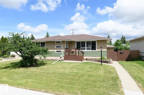 9607 75 ST NW, Edmonton - $485,000