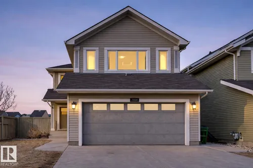 1564 36 AV NW, Edmonton - $750,000