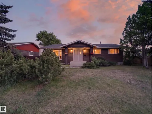18416 90 AV NW, Edmonton - $480,000