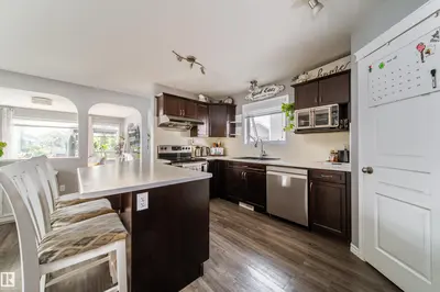 Interior photo 3 of 7239 21 AV SW