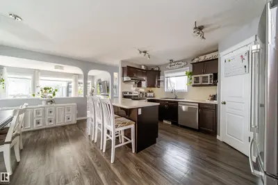 Interior photo 2 of 7239 21 AV SW