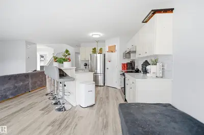 Interior photo 4 of 714 87 Street SW