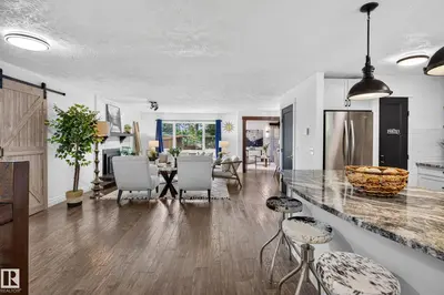 Interior photo 4 of 162 Mission AV