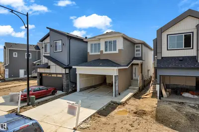 Interior photo 1 of 4607 18 AVE SW SW