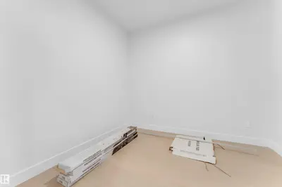 Interior photo 3 of 4607 18 AVE SW SW