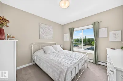 Interior photo 4 of #238 1008 Rosenthal BV NW