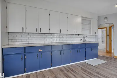 Interior photo 2 of 4702 49 Ave