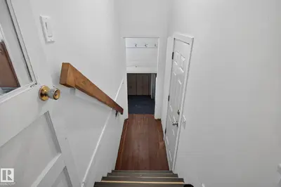 Interior photo 4 of 10202 109 ST