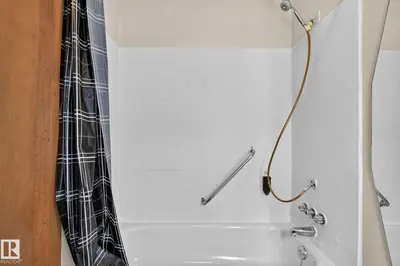 Interior photo 3 of 10202 109 ST