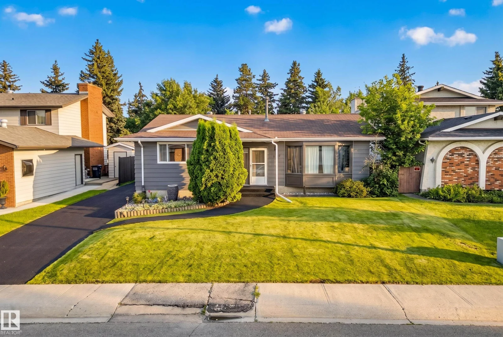 11727 27 AV NW, Edmonton - 5 bedroom Detached Single Family for sale