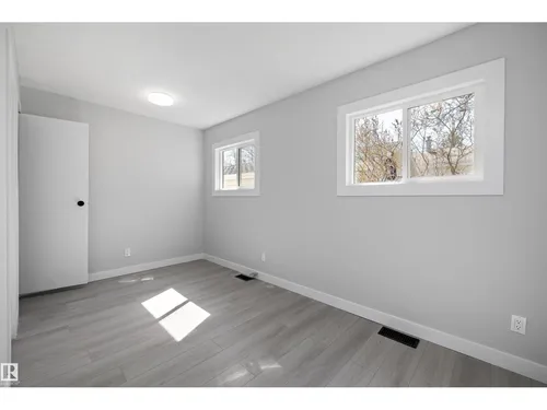 44 Rim RD NW, Edmonton - $124,900